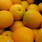 Koinobio_Fruits_OrangesValencia_1280px-Starr_070730-7915_Citrus_sinensis